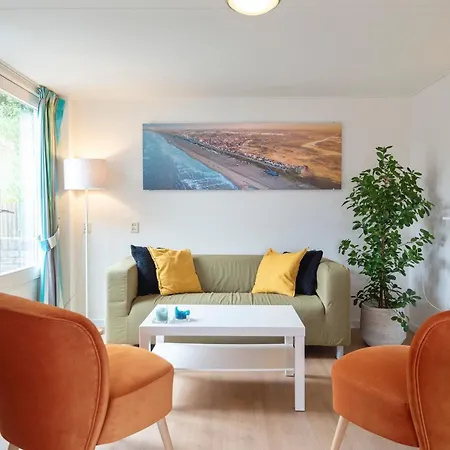 Anne's Family With Private Parking Holiday home Zandvoort