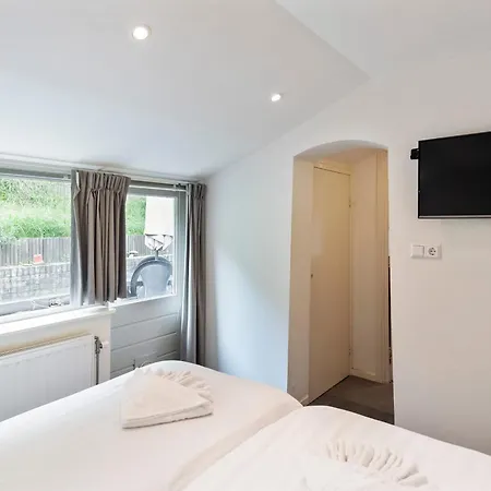 Anne's Family With Private Parking *