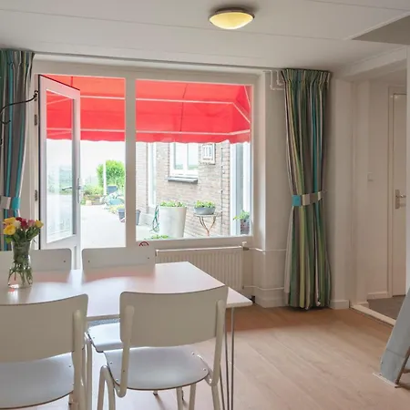 Anne's Family With Private Parking